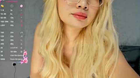 sweetie_peach_ online show from 20, 6, 2026