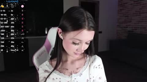 Snapshot of sweetiebones chatting on 24, 12, 2024 bratty gf online show from 24, 12, 2024