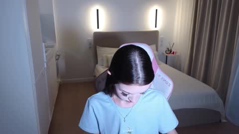 Snapshot of sweetiebones chatting on 12, 1, 2026 bratty gf online show from 12, 1, 2026