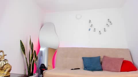 Snapshot of sweetluna___ chatting on 29, 10, 2025 instagram sweetluna 0 online show from 29, 10, 2025