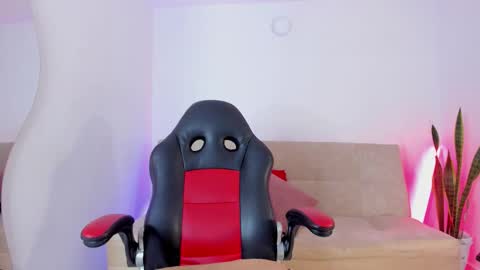 Snapshot of sweetluna___ chatting on 15, 12, 2025 instagram sweetluna 0 online show from 15, 12, 2025