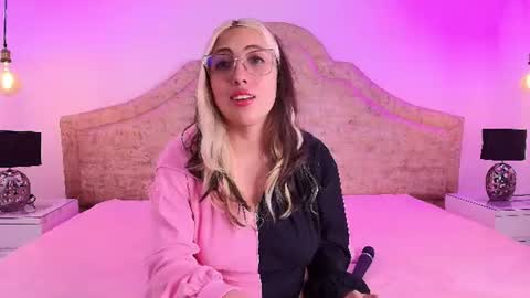 sweetlyundone online show from 23, 6, 2026