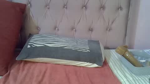 sweetmellowx1 online show from 7, 3, 2025