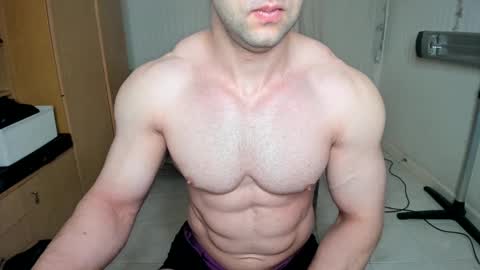 Snapshot of sweetmuscles_boy chatting on 16, 1, 2025 Lorenzo online show from 16, 1, 2025