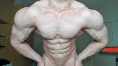 Snapshot of sweetmuscles_boy chatting on 18, 1, 2025 Lorenzo online show from 18, 1, 2025