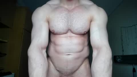 Snapshot of sweetmuscles_boy chatting on 29, 1, 2025 Lorenzo online show from 29, 1, 2025