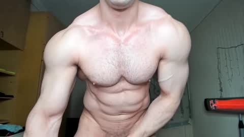 Snapshot of sweetmuscles_boy chatting on 31, 1, 2025 Lorenzo online show from 31, 1, 2025