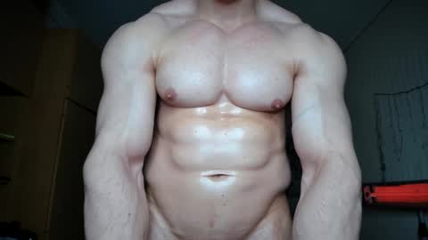 Snapshot of sweetmuscles_boy chatting on 14, 2, 2025 Lorenzo online show from 14, 2, 2025