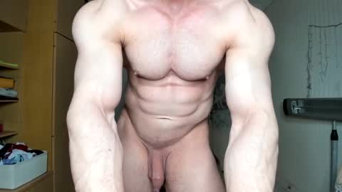 Snapshot of sweetmuscles_boy chatting on 19, 2, 2025 Lorenzo online show from 19, 2, 2025