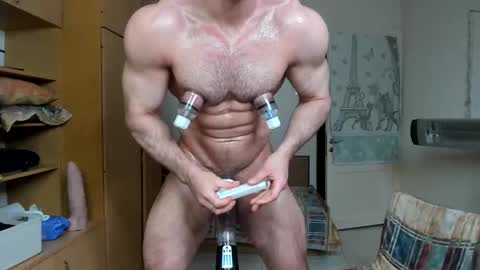 Snapshot of sweetmuscles_boy chatting on 16, 12, 2025 Lorenzo online show from 16, 12, 2025