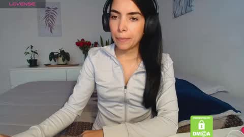 Snapshot of sweetmysterious18 chatting on 19, 11, 2025 Sweet Mysterious online show from 19, 11, 2025