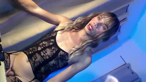 sweetnaughty_mia online show from 7, 7, 2026