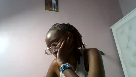 Novah girlie online show from 7, 6, 2026
