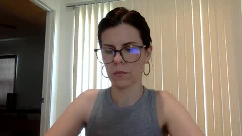 Snapshot of sweetriddance chatting on 15, 12, 2025 sweetriddance online show from 15, 12, 2025