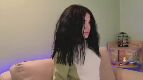 Snapshot of sweett_petite chatting on 24, 7, 2026 online show from 24, 7, 2026