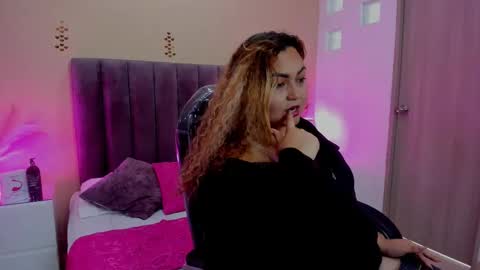 sweett rose   online show from 4, 11, 2025