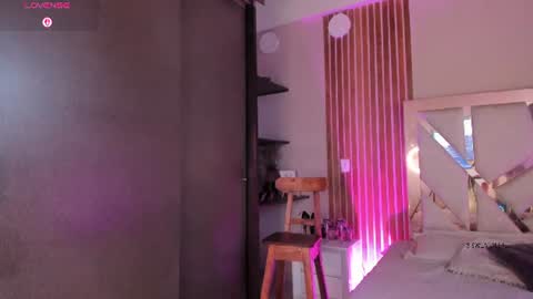 sweetviolet___ online show from 24, 7, 2026