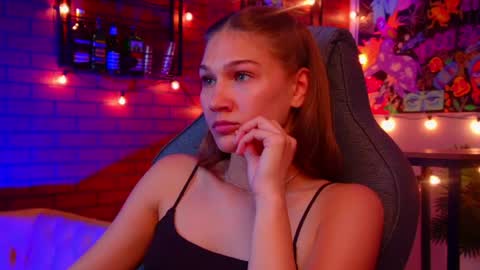 Snapshot of sweety_emilya chatting on 7, 5, 2026 Emily online show from 7, 5, 2026