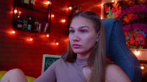 Snapshot of sweety_emilya chatting on 8, 5, 2026 Emily online show from 8, 5, 2026