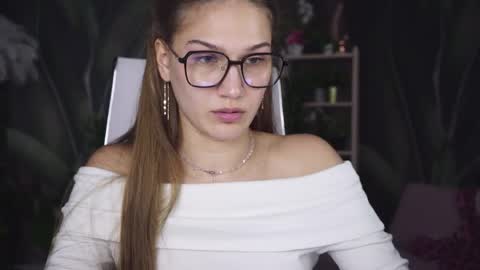 Snapshot of sweety_emilya chatting on 19, 5, 2026 Emily online show from 19, 5, 2026