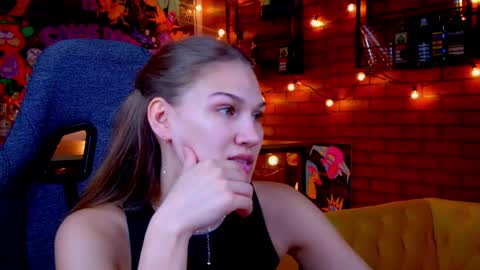 Snapshot of sweety_emilya chatting on 20, 5, 2026 Emily online show from 20, 5, 2026