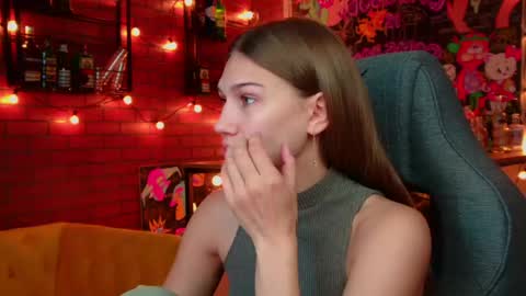Snapshot of sweety_emilya chatting on 28, 5, 2026 Emily online show from 28, 5, 2026