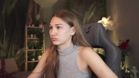 Snapshot of sweety_emilya chatting on 9, 6, 2026 Emily online show from 9, 6, 2026