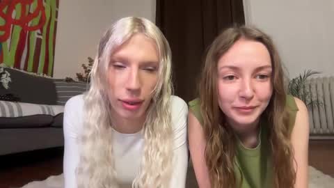 Lily online show from 19, 4, 2026