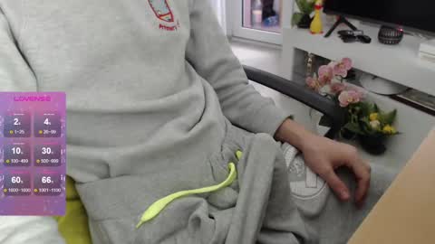 SwetLittleBoy4u online show from 10, 12, 2024