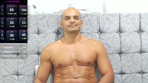 Snapshot of swimmer_summer chatting on 3, 1, 2025 ------- Hi Im Willy follow me do not forget to put the thumb up online show from 3, 1, 2025