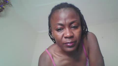 Snapshot of swtebony1 chatting on 18, 12, 2025 ALICIA online show from 18, 12, 2025