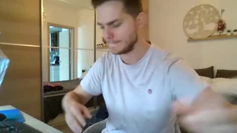 syl092 online show from 8, 10, 2025