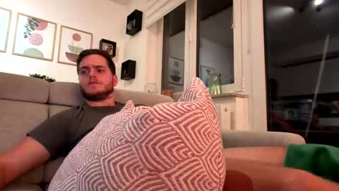 syl092 online show from 24, 4, 2026