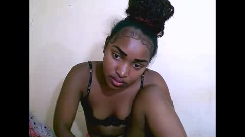 Snapshot of sylviasexy27 chatting on 16, 12, 2024 sylviasexy27 online show from 16, 12, 2024