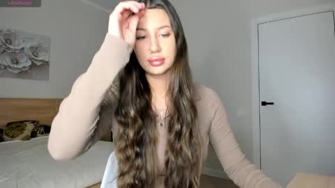 Snapshot of synop_sis chatting on 11, 9, 2025 Mila online show from 11, 9, 2025