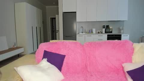 Snapshot of synop_sis chatting on 17, 11, 2025 Mila online show from 17, 11, 2025