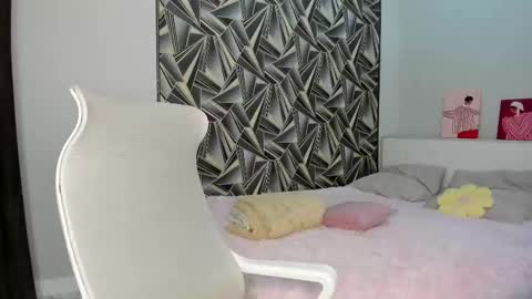 Mila online show from 4, 12, 2025