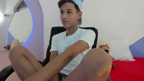 Tashi00 online show from 25, 2, 2026