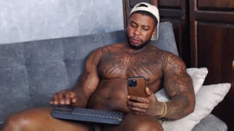 Tairon Tucke online show from 17, 1, 2025