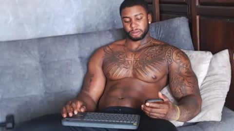 Tairon Tucke online show from 21, 1, 2025