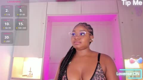 Snapshot of tamarazaki chatting on 17, 9, 2025 Tami online show from 17, 9, 2025