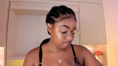 Snapshot of tamarazaki chatting on 3, 11, 2025 Tami online show from 3, 11, 2025