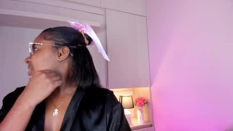 Snapshot of tamarazaki chatting on 27, 11, 2025 Tami online show from 27, 11, 2025