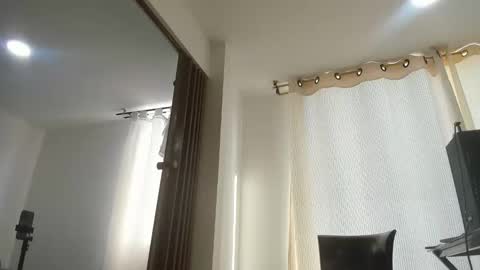 Snapshot of taniabonnet_ chatting on 7, 3, 2026 taniabonnet online show from 7, 3, 2026