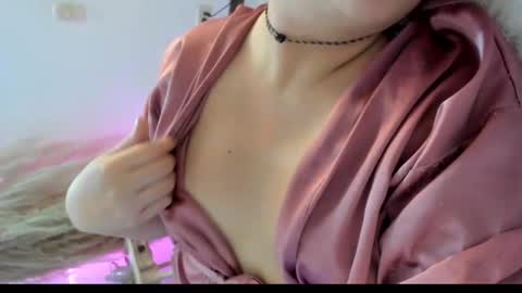 Snapshot of tara__ chatting on 3, 12, 2025 tara__ online show from 3, 12, 2025