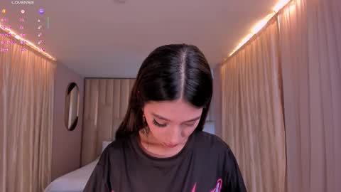 Snapshot of taralawrence chatting on 8, 1, 2026 Tara Lawrence online show from 8, 1, 2026