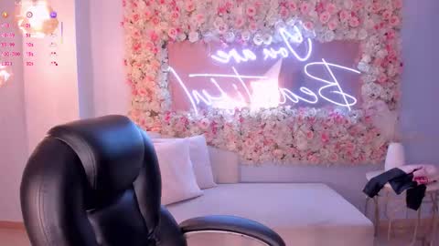 Snapshot of taralawrence chatting on 8, 3, 2026 Tara Lawrence online show from 8, 3, 2026