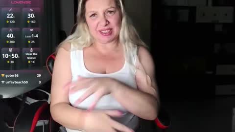 Snapshot of tasha__moon chatting on 14, 10, 2025 Tasha Moon online show from 14, 10, 2025