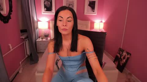 Snapshot of tashahoney chatting on 5, 3, 2025 Tasha online show from 5, 3, 2025