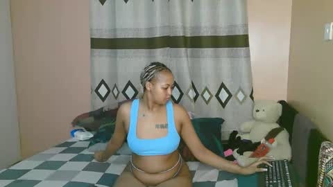 Snapshot of tastie_t chatting on 14, 12, 2025 tastie_t online show from 14, 12, 2025